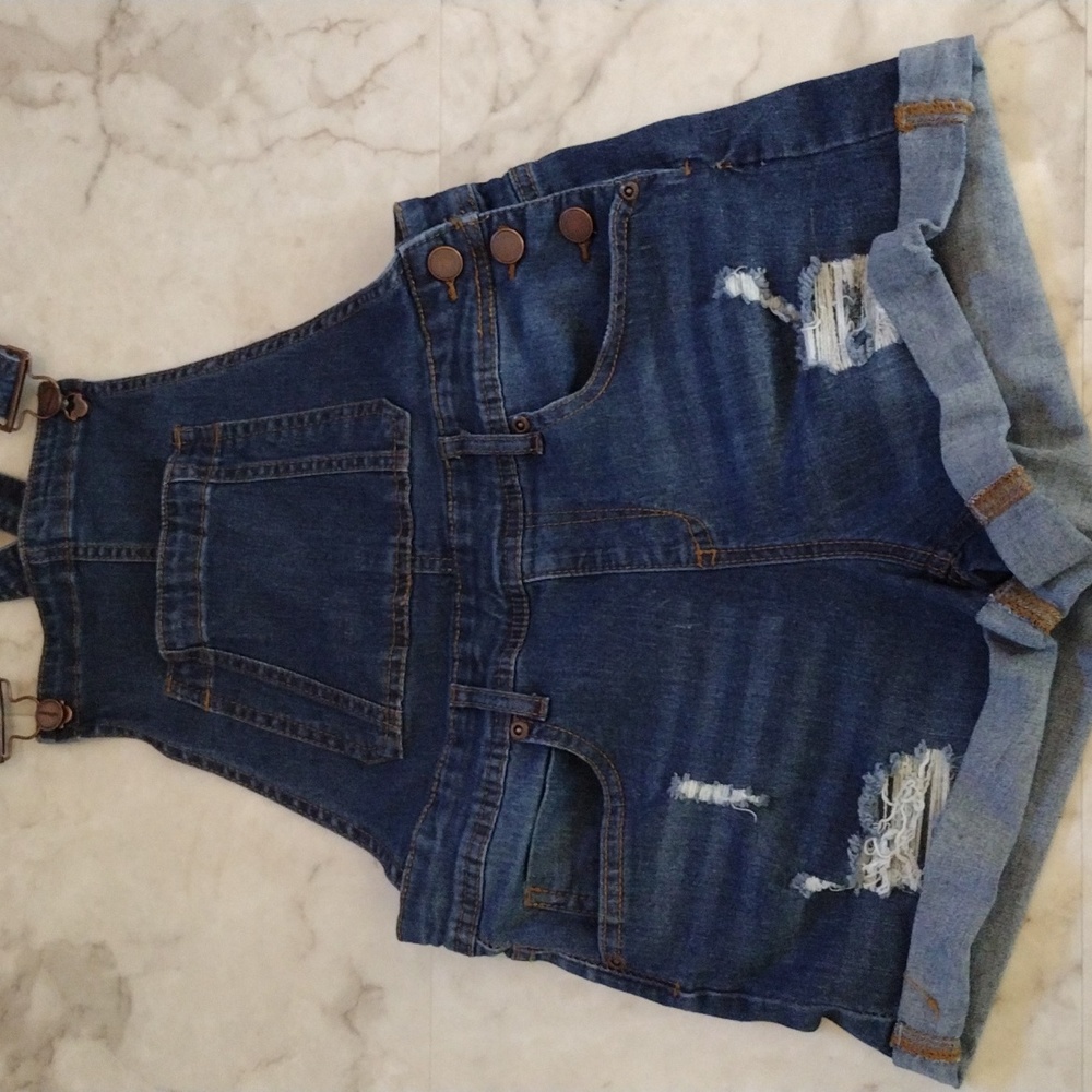 Dollhouse distressed bib style jean shorts.
